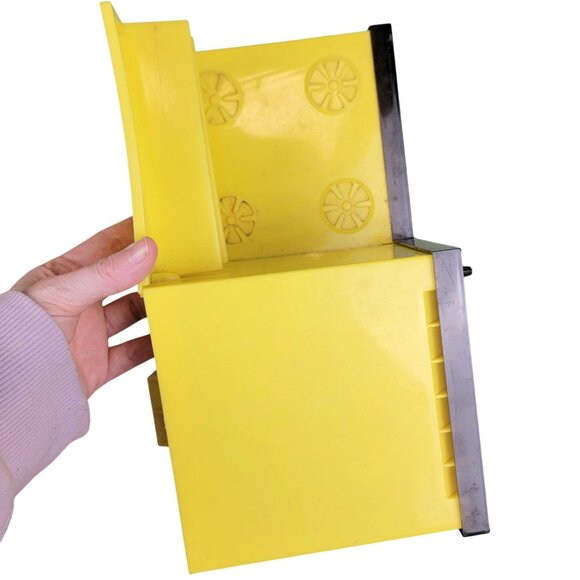 Kenner Easy Bake Oven Vintage 1972 Kitchen Toy Cookbook Pan Works Yellow 70s Fun - Picture 10 of 16